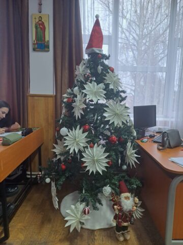 Concursul brazilor de Crăciun, la Colegiul „Spiru Haret” Suceava