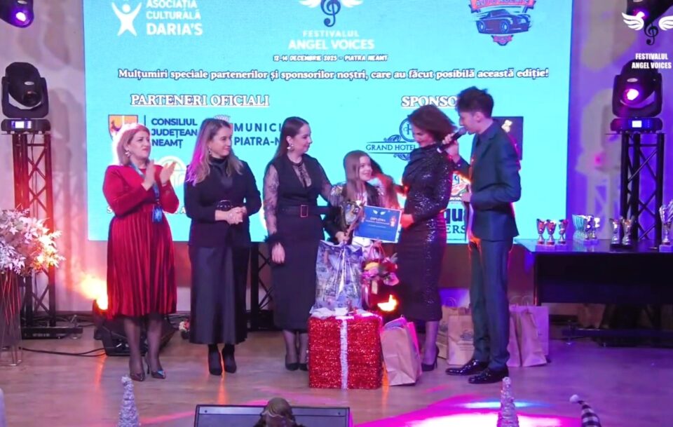 Marele Trofeu al Festivalului „Angel Voices”, ediția a II-a, a ajuns la Suceava. Sara Tîrnoveanu este câștigătoarea Marele Trofeu al Festivalului „Angel Voices”, ediția a II-a, a ajuns la Suceava. Sara Tîrnoveanu este câștigătoarea