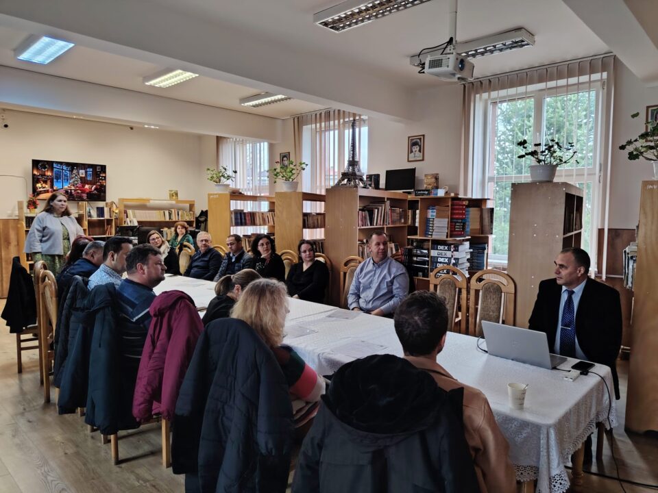 De la utilizatori la creatori – Educația digitală în prim-plan la Liteni, în centrul Cercului Pedagogic al profesorilor de Informatică și TIC De la utilizatori la creatori – Educația digitală în prim-plan la Liteni, în centrul Cercului Pedagogic al profesorilor de Informatică și TIC