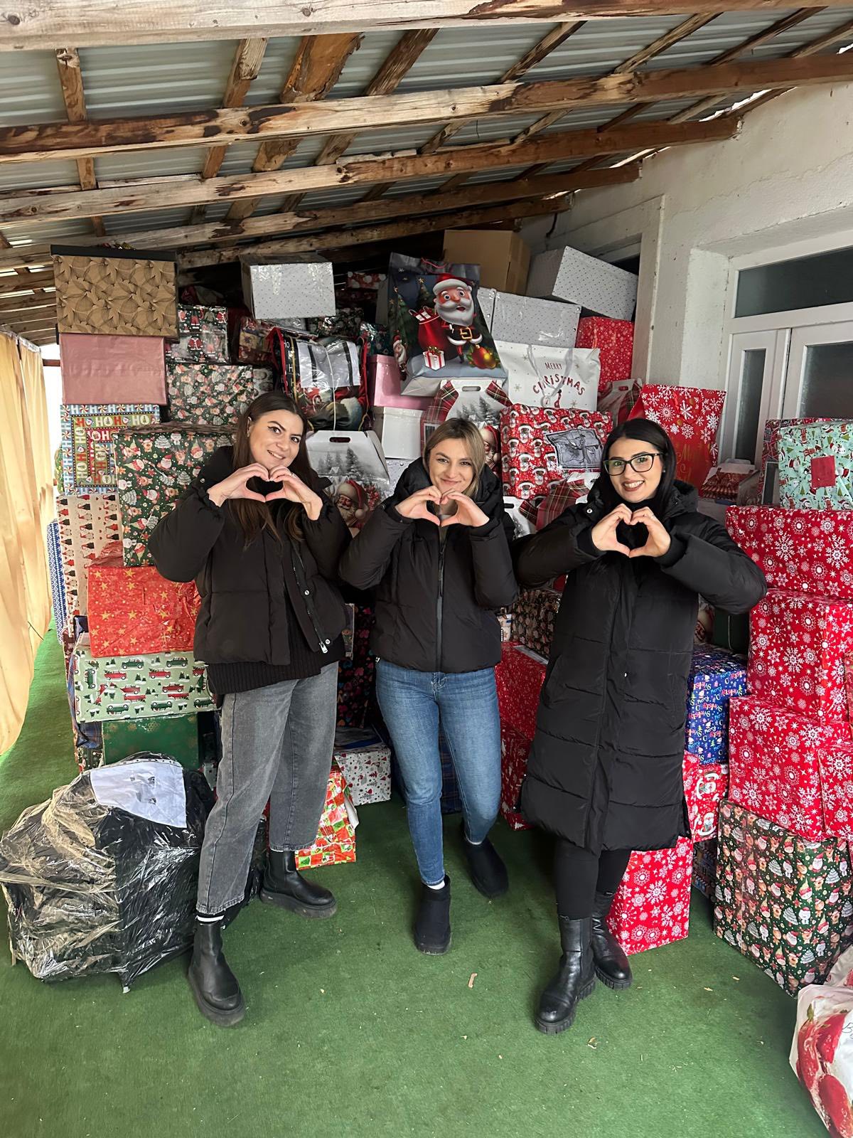 Cadouri de la suceveni pentru 788 de copii necăjiți din Botoșani