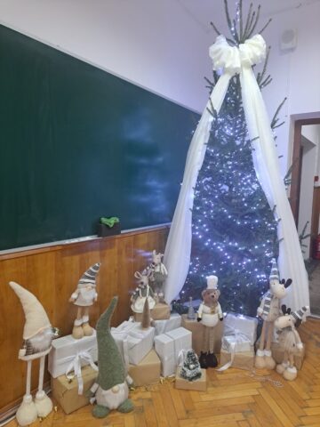 Concursul brazilor de Crăciun, la Colegiul „Spiru Haret” Suceava