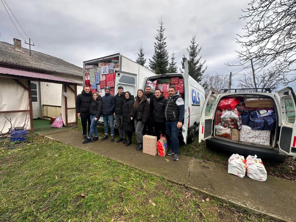Cadouri de la suceveni pentru 788 de copii necăjiți din Botoșani Cadouri de la suceveni pentru 788 de copii necăjiți din Botoșani