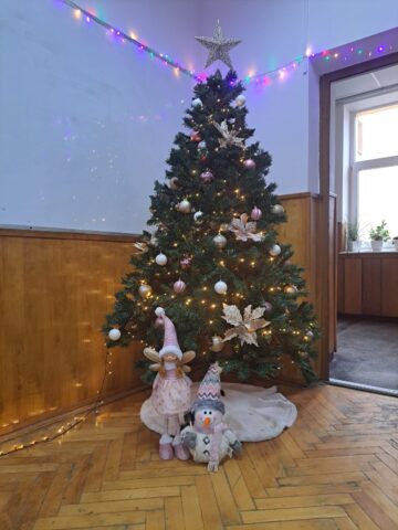 Concursul brazilor de Crăciun, la Colegiul „Spiru Haret” Suceava