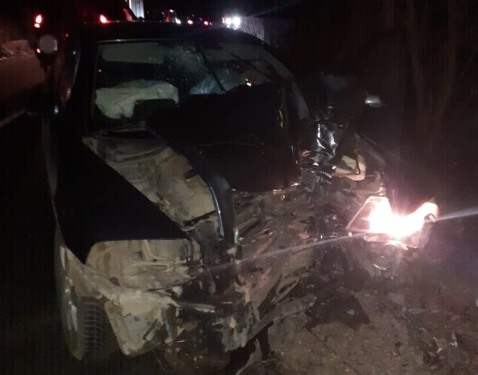 Un accident cu trei victime, provocat de o șoferiță care a intrat cu viteză prea mare într-o curbă