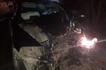 Un accident cu trei victime, provocat de o șoferiță care a intrat cu viteză prea mare într-o curbă Un accident cu trei victime, provocat de o șoferiță care a intrat cu viteză prea mare într-o curbă