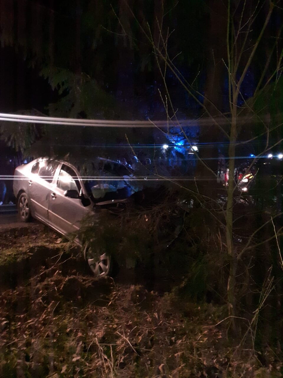 O adolescentă în stare de inconștiență, dar și alți doi tineri, transportați la spital după un accident rutier