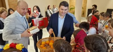 Gheorghe Șoldan a întâmpinat la CJ Suceava grupuri de colindători din județ