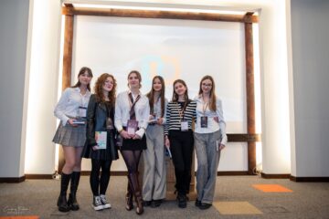 Dezbaterilor aprinse între liceeni, la Bucovina Open. Trofeul concursului a mers la ștefaniști Dezbaterilor aprinse între liceeni, la Bucovina Open. Trofeul concursului a mers la ștefaniști