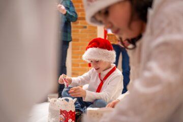 Gheorghe Șoldan a întâmpinat la CJ Suceava grupuri de colindători din județ