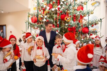 Gheorghe Șoldan a întâmpinat la CJ Suceava grupuri de colindători din județ