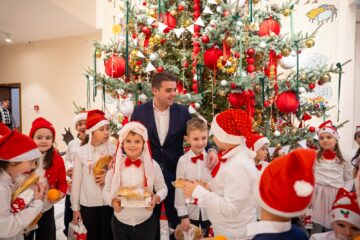 Gheorghe Șoldan a întâmpinat la CJ Suceava grupuri de colindători din județ