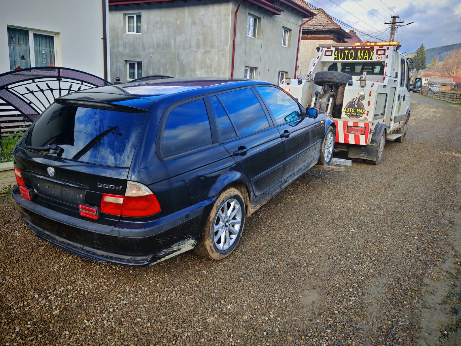 Un BMW și un Mercedes, cu alerte de căutare din Franța și Italia, ridicate de polițiști în urma unei razii