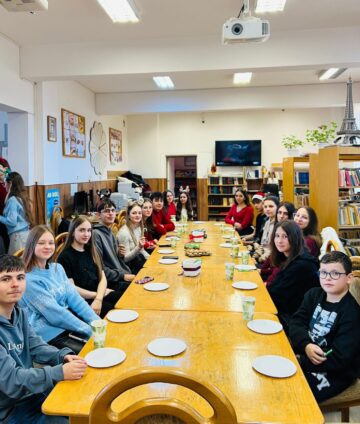 O atmosferă de sărbătoare la Liceul Teoretic „Iorgu Vârnav Liteanu” din Liteni: „Nostalgia Crăciunului”, organizată de CȘE