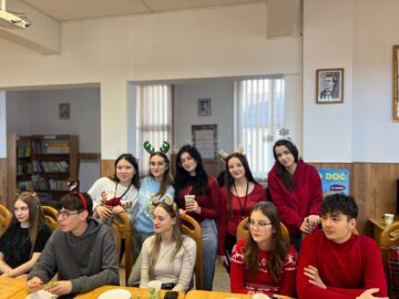 O atmosferă de sărbătoare la Liceul Teoretic „Iorgu Vârnav Liteanu” din Liteni: „Nostalgia Crăciunului”, organizată de CȘE