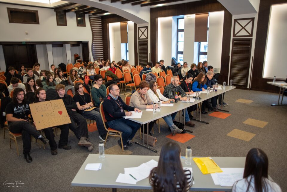 Dezbaterilor aprinse între liceeni, la Bucovina Open. Trofeul concursului a mers la ștefaniști