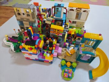 Preșcolari din 35 de grădinițe au construit din lego „Grădinița mea – locul bucuriei și al jocului”