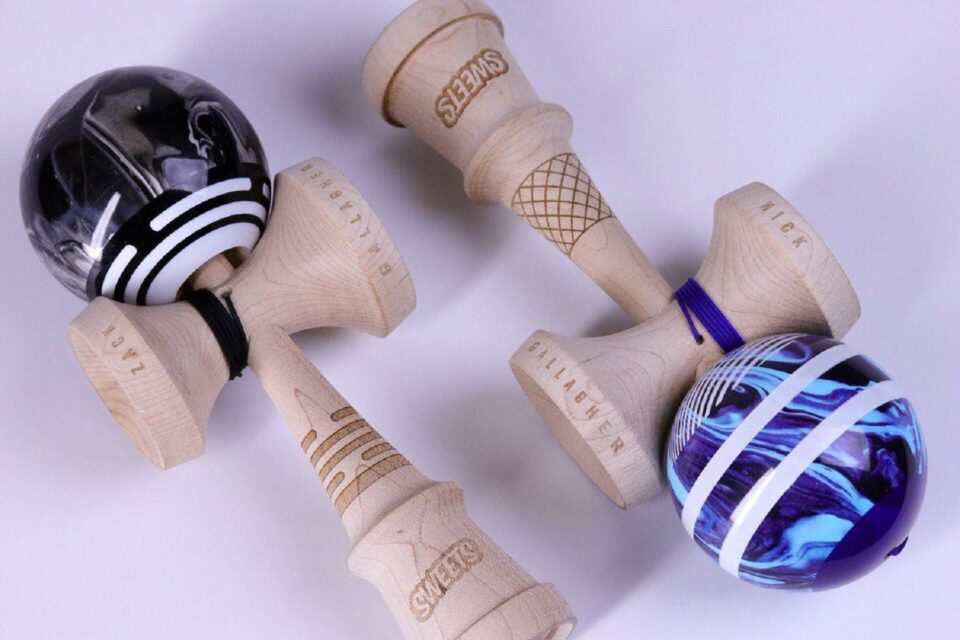 A comandat trei jucării kendama și a primit un colet cu șosete A comandat trei jucării kendama și a primit un colet cu șosete