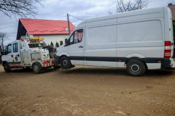 Un BMW și un Mercedes, cu alerte de căutare din Franța și Italia, ridicate de polițiști în urma unei razii