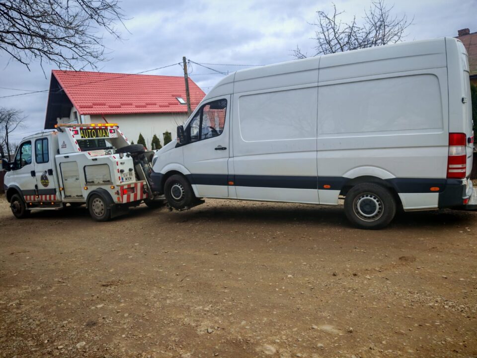 Un BMW și un Mercedes, cu alerte de căutare din Franța și Italia, ridicate de polițiști în urma unei razii