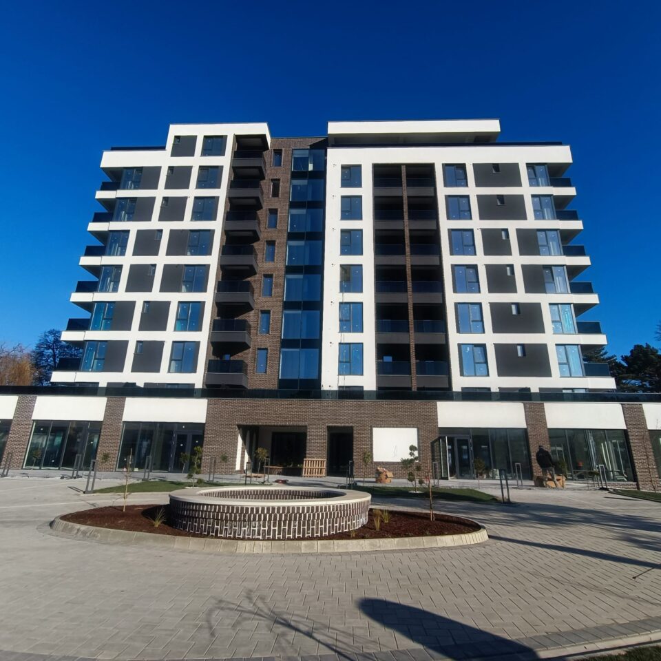 Primul bloc de la fosta fabrică de sticlă din Suceava schimbă total fostul peisaj printr-un ambițios proiect al Ucasy Homes Primul bloc de la fosta fabrică de sticlă din Suceava schimbă total fostul peisaj printr-un ambițios proiect al Ucasy Homes