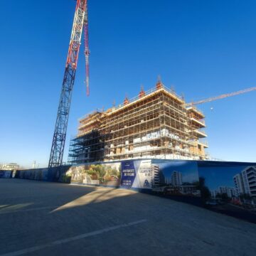 Primul bloc de la fosta fabrică de sticlă din Suceava schimbă total fostul peisaj printr-un ambițios proiect al Ucasy Homes