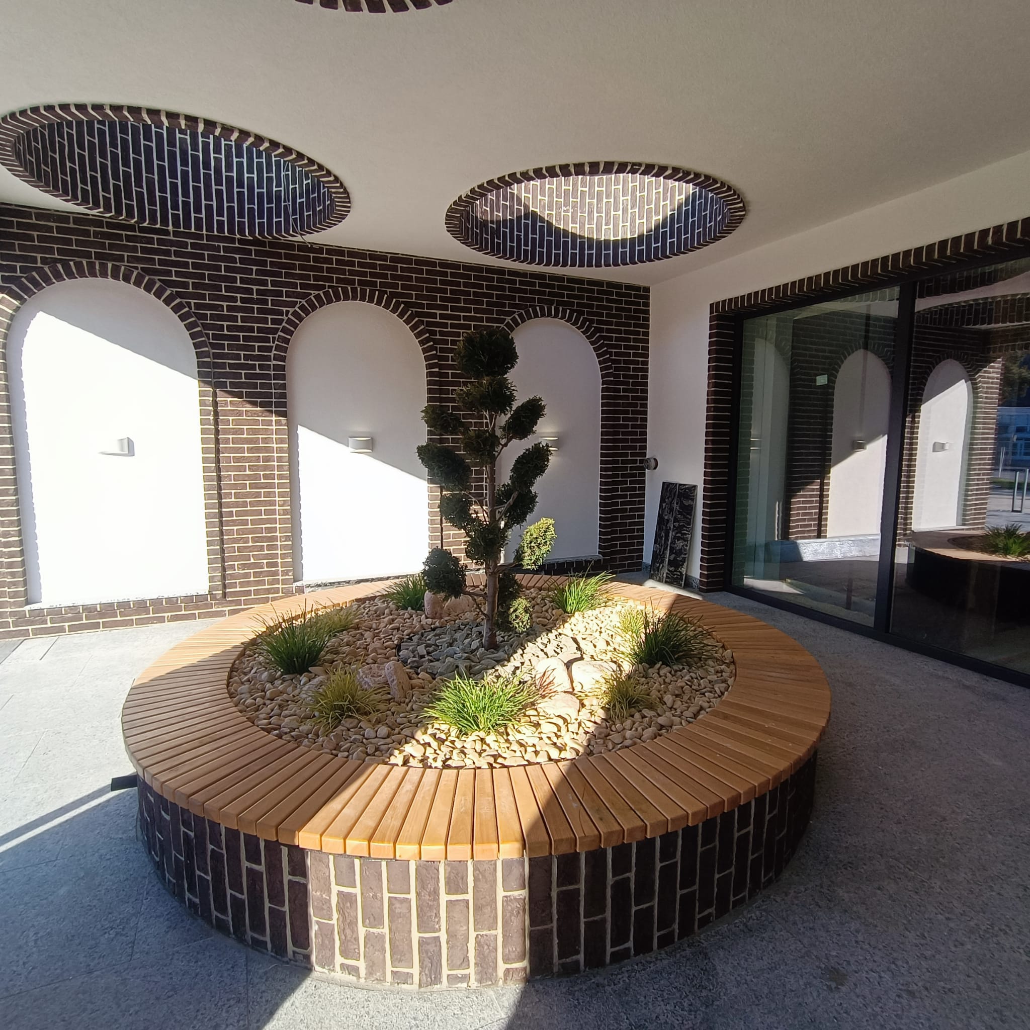 Primul bloc de la fosta fabrică de sticlă din Suceava schimbă total fostul peisaj printr-un ambițios proiect al Ucasy Homes