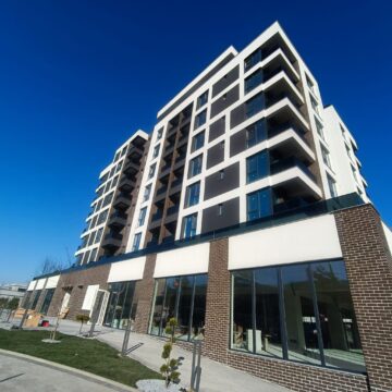 Primul bloc de la fosta fabrică de sticlă din Suceava schimbă total fostul peisaj printr-un ambițios proiect al Ucasy Homes