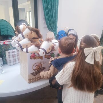 Peste 700 de cadouri de Crăciun au fost împărțite de Primăria Moara copiilor din comună