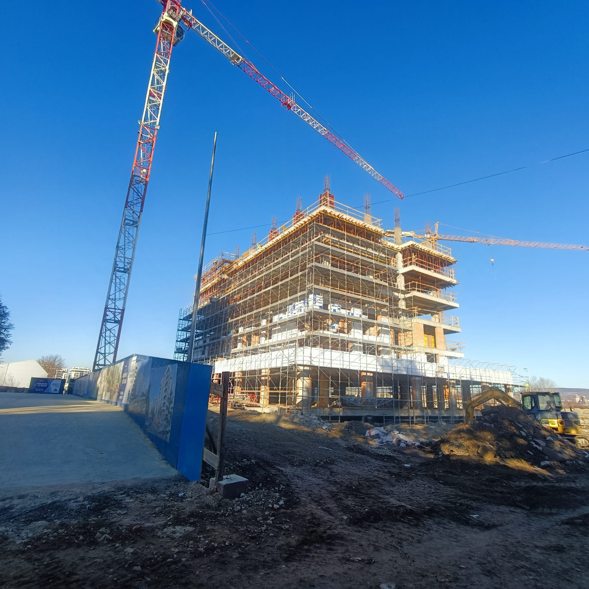 Primul bloc de la fosta fabrică de sticlă din Suceava schimbă total fostul peisaj printr-un ambițios proiect al Ucasy Homes