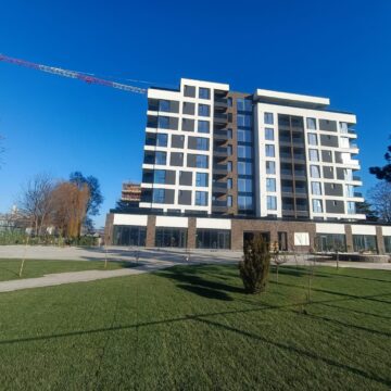 Primul bloc de la fosta fabrică de sticlă din Suceava schimbă total fostul peisaj printr-un ambițios proiect al Ucasy Homes