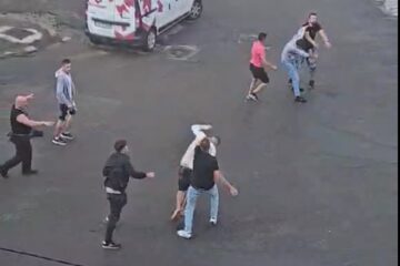 Patru bătăuși au scăpat cu pedepse cu suspendare și au de achitat daune mici victimelor pe care l-au bătut pe străzile din Burdujeni Patru bătăuși au scăpat cu pedepse cu suspendare și au de achitat daune mici victimelor pe care l-au bătut pe străzile din Burdujeni