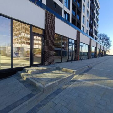 Primul bloc de la fosta fabrică de sticlă din Suceava schimbă total fostul peisaj printr-un ambițios proiect al Ucasy Homes