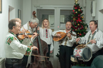 Redacția Monitorului de Suceava a fost colindată de Taraful „Izvoare”