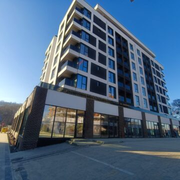 Primul bloc de la fosta fabrică de sticlă din Suceava schimbă total fostul peisaj printr-un ambițios proiect al Ucasy Homes