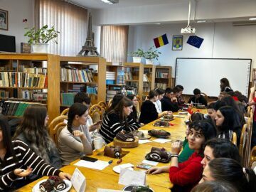 Crăciunul francofon – cultură, emoție și educație – Proiect educațional desfășurat la Liceul Teoretic „Iorgu Vârnav Liteanu” din Liteni