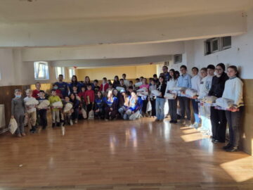 „Christmas for Everyone” – Interact Fălticeni aduce bucuria Crăciunului în zece comunități locale