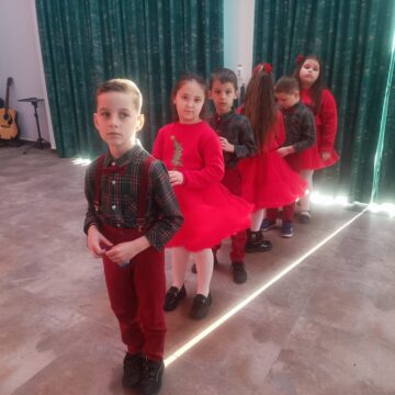 Peste 700 de cadouri de Crăciun au fost împărțite de Primăria Moara copiilor din comună