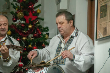 Redacția Monitorului de Suceava a fost colindată de Taraful „Izvoare”