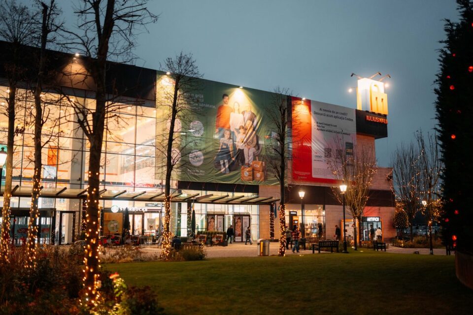 Iulius Mall Suceava, destinația ideală de shopping în acest sezon: cadouri de Crăciun la prețuri accesibile și decoruri de poveste
