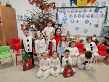 Primărița Violeta Țăran l-a ajutat pe „Moș Crăciun” să vină cu daruri pentru copiii din școlile și grădinițele din Berchișești