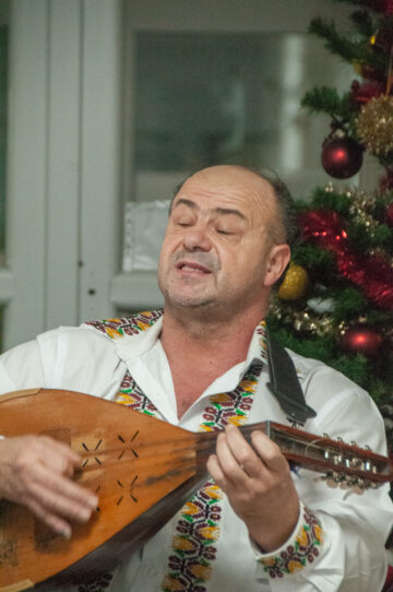 Redacția Monitorului de Suceava a fost colindată de Taraful „Izvoare”