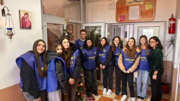 „Christmas for Everyone” – Interact Fălticeni aduce bucuria Crăciunului în zece comunități locale