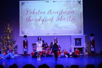 Balul caritabil al Colegiului „P. Rareș” aduce bucurie copiilor centrului „Pr. Mihai Negrea” Dorna