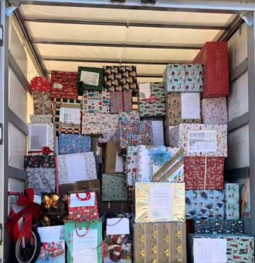 Prefectul Andronachi și  vicepreședinte CJ Robu, alături de comunitatea din Broșteni, la serbările în cinstea Crăciunului