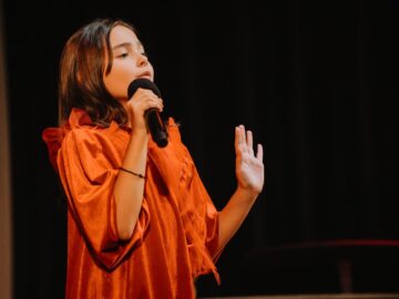 „Îngerii Crăciunului”, spectacol caritabil de colinde și cântece de iarnă, la Centrul Multifuncțional Arta Ițcani