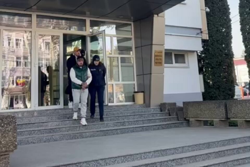 Șase rețineri în arest după o reglare de conturi în stradă, în centrul Sucevei Șase rețineri în arest după o reglare de conturi în stradă, în centrul Sucevei