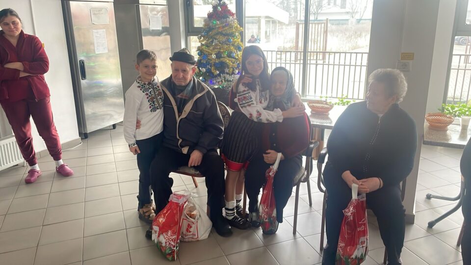 Centrul pentru persoane vârstnice Rădăuți, vizitat de elevi de la Școala Gimnazială „Bogdan Vodă”