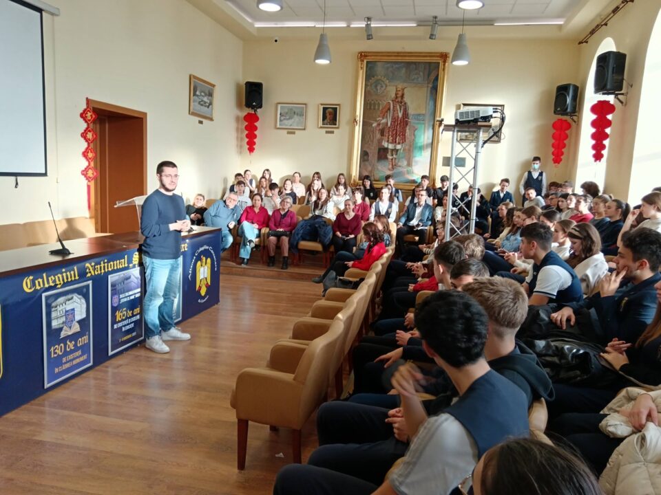 Olimpicul David Turturean, student în State, la MIT, în dialog cu ștefaniștii Olimpicul David Turturean, student în State, la MIT, în dialog cu ștefaniștii