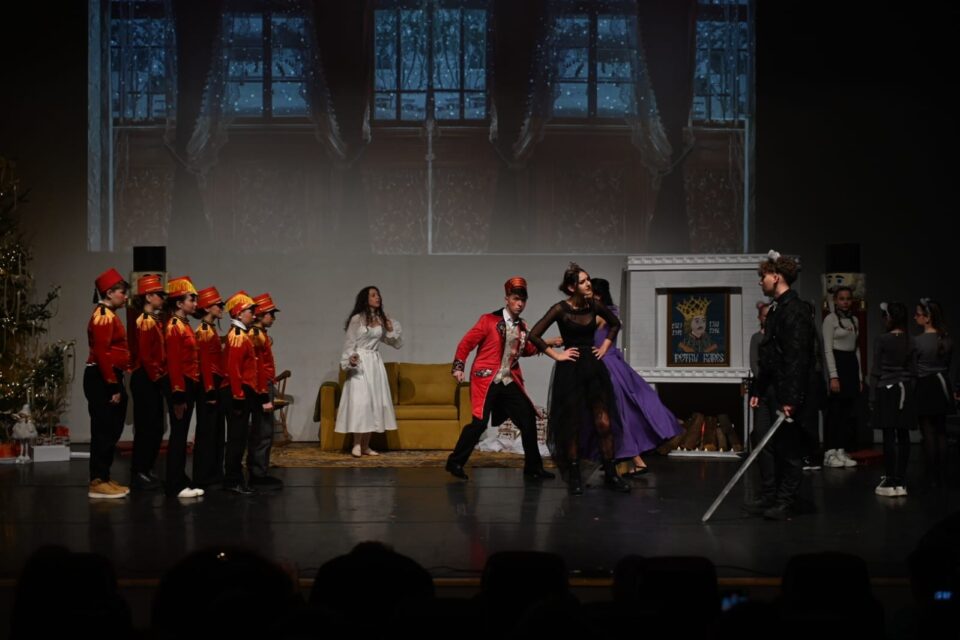 Balul caritabil al Colegiului „P. Rareș” aduce bucurie copiilor centrului „Pr. Mihai Negrea” Dorna Balul caritabil al Colegiului „P. Rareș” aduce bucurie copiilor centrului „Pr. Mihai Negrea” Dorna