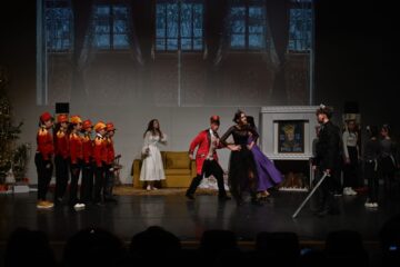 Balul caritabil al Colegiului „P. Rareș” aduce bucurie copiilor centrului „Pr. Mihai Negrea” Dorna Balul caritabil al Colegiului „P. Rareș” aduce bucurie copiilor centrului „Pr. Mihai Negrea” Dorna